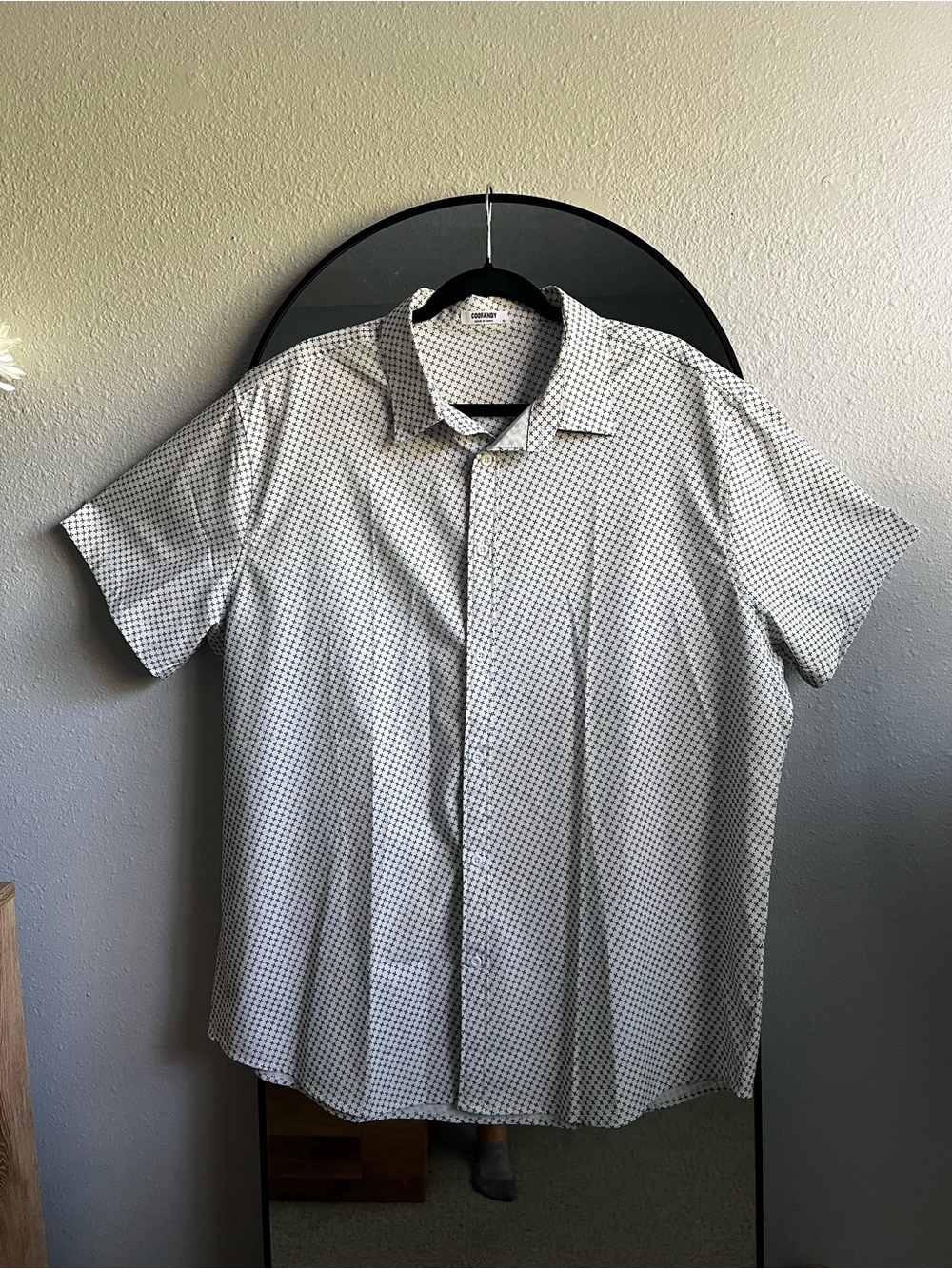 Men’s Short-Sleeve Casual Button-Down Shirt